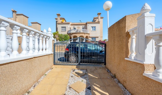 Brukt - Villa -
Villamartin - Costa Blanca