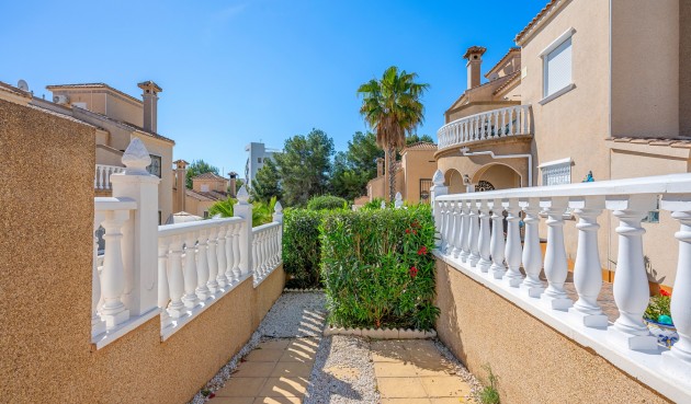 Brukt - Villa -
Villamartin - Costa Blanca