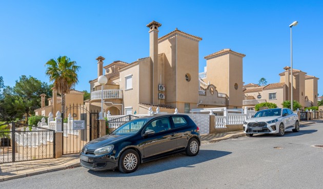Brukt - Villa -
Villamartin - Costa Blanca