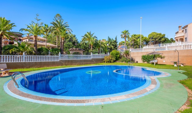 Brukt - Villa -
Villamartin - Costa Blanca