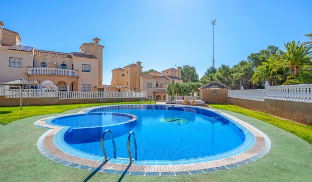 Brukt - Villa -
Villamartin - Costa Blanca