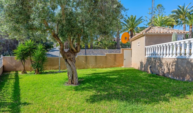 Brukt - Villa -
Villamartin - Costa Blanca