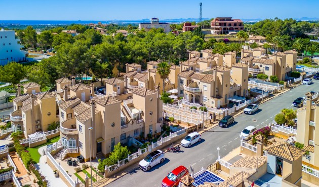 Brukt - Villa -
Villamartin - Costa Blanca