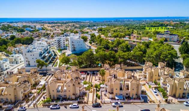 Brukt - Villa -
Villamartin - Costa Blanca