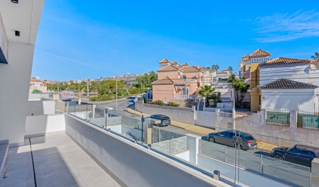 Resale - Villa -
Villamartin - Costa Blanca