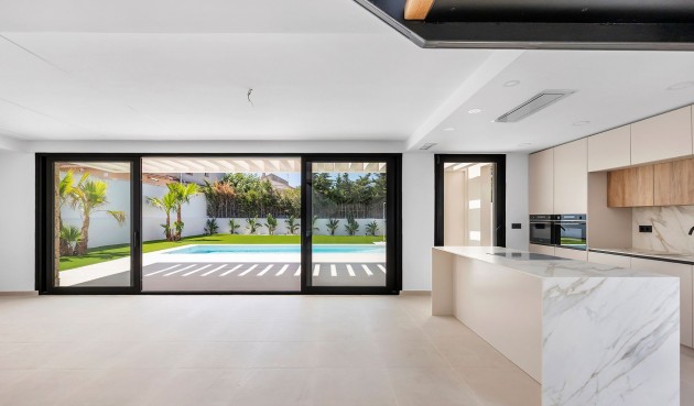 Resale - Villa -
Torrevieja - Costa Blanca