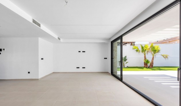 Resale - Villa -
Torrevieja - Costa Blanca