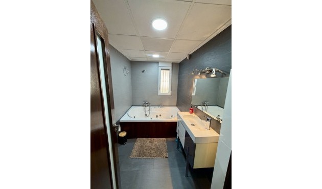Resale - Bungalow -
Benferri - Inland