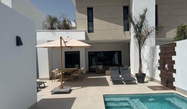 Resale - Villa -
Dolores - Costa Blanca