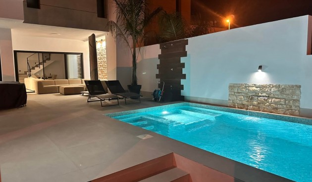 Resale - Villa -
Dolores - Costa Blanca