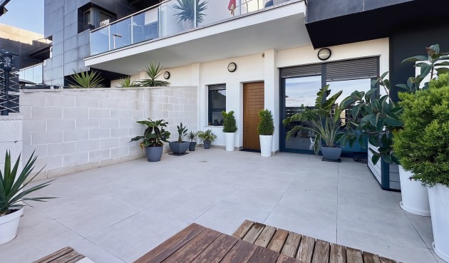 Återförsäljning - Town House -
Villamartin - Costa Blanca