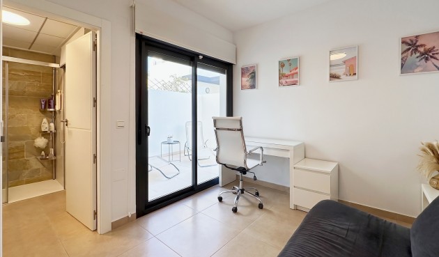 Återförsäljning - Town House -
Villamartin - Costa Blanca