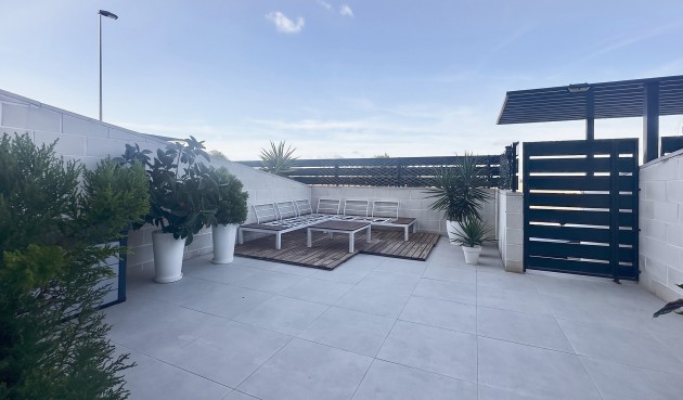Återförsäljning - Town House -
Villamartin - Costa Blanca