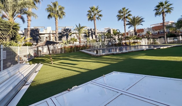 Återförsäljning - Town House -
Villamartin - Costa Blanca