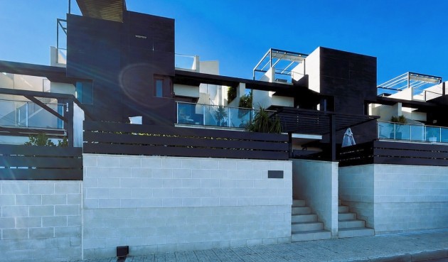 Återförsäljning - Town House -
Villamartin - Costa Blanca