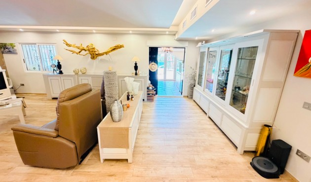 Reventa - Villa -
Daya Vieja - Costa Blanca