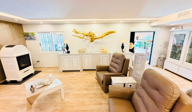 Reventa - Villa -
Daya Vieja - Costa Blanca