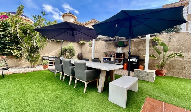 Brukt - Villa -
Villamartin - Costa Blanca