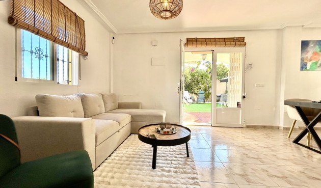 Brukt - Villa -
Villamartin - Costa Blanca