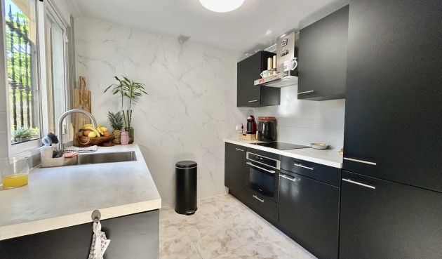 Brukt - Villa -
Villamartin - Costa Blanca