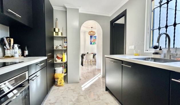 Brukt - Villa -
Villamartin - Costa Blanca