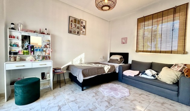 Brukt - Villa -
Villamartin - Costa Blanca