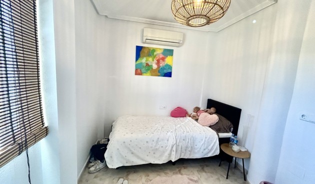 Brukt - Villa -
Villamartin - Costa Blanca