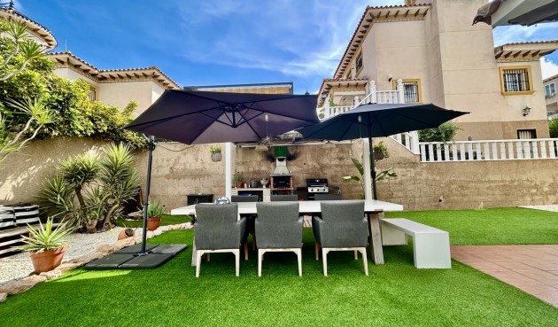 Brukt - Villa -
Villamartin - Costa Blanca