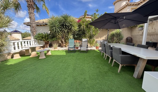 Brukt - Villa -
Villamartin - Costa Blanca