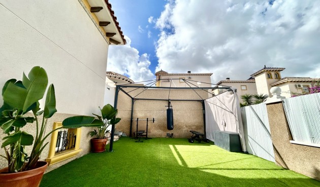 Brukt - Villa -
Villamartin - Costa Blanca