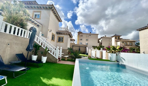 Brukt - Villa -
Villamartin - Costa Blanca