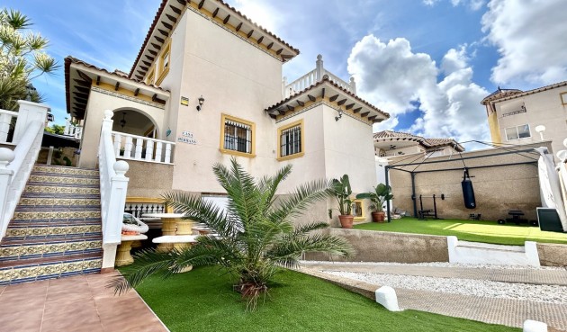 Brukt - Villa -
Villamartin - Costa Blanca