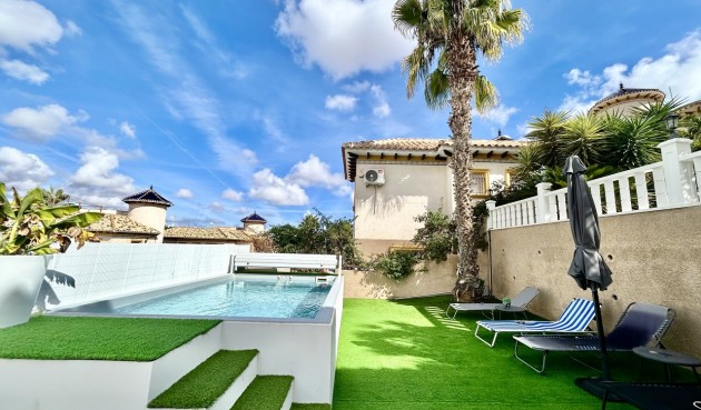 Brukt - Villa -
Villamartin - Costa Blanca