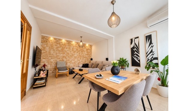 Reventa - Town House -
Daya Nueva - Costa Blanca