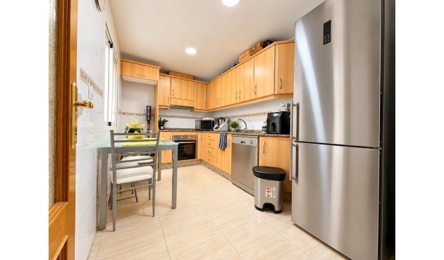 Reventa - Town House -
Daya Nueva - Costa Blanca