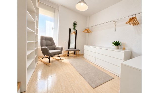 Reventa - Town House -
Daya Nueva - Costa Blanca