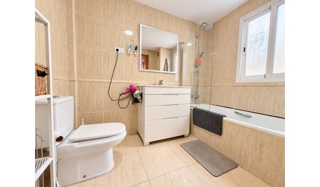Reventa - Town House -
Daya Nueva - Costa Blanca
