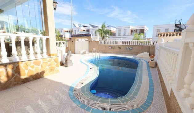 Brukt - Villa -
Orihuela Costa - Costa Blanca