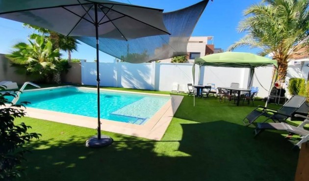 Brukt - Villa -
Torrevieja - Torreta Florida