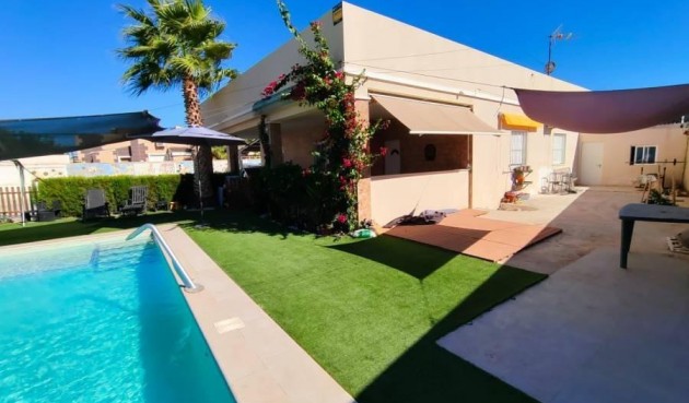 Brukt - Villa -
Torrevieja - Torreta Florida