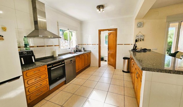 Återförsäljning - Villa -
Jávea - Costa Blanca