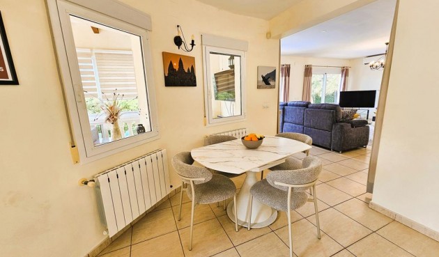 Återförsäljning - Villa -
Jávea - Costa Blanca